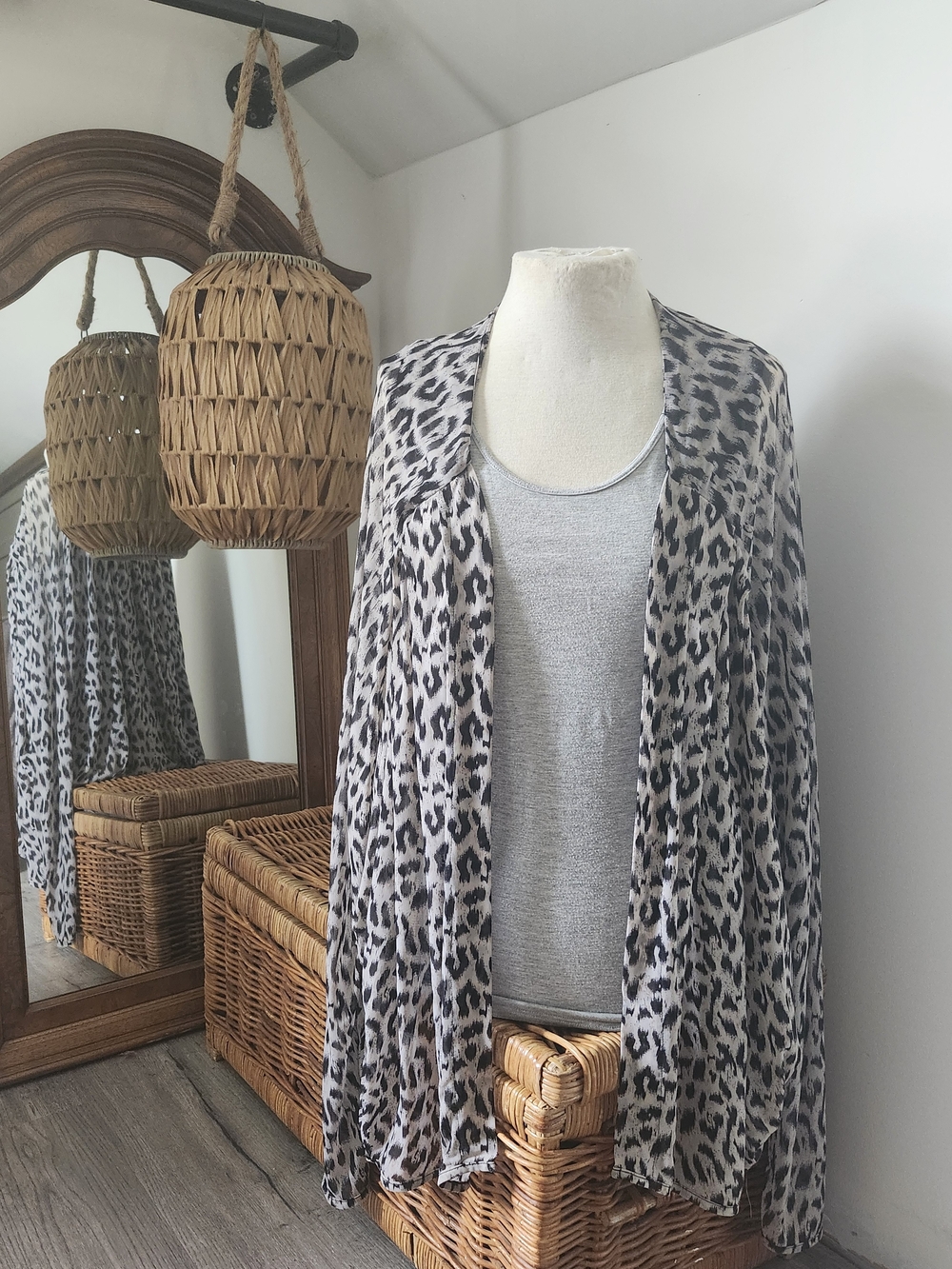 Leopard Print Kimono From Aritzia - Gray Sz. Small